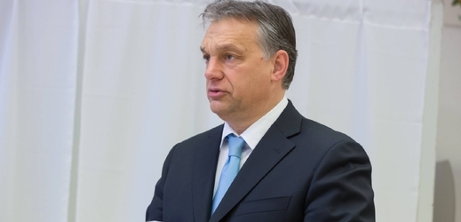 Premiér Viktor Orbán u voleb.