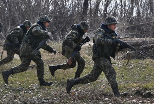 Ukrajinští vojáci při výcviku. 