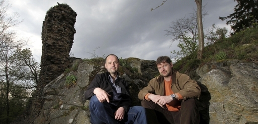 Na fotografii jsou dva z nových vlastníků památky, Vít Novák (vlevo) a Miroslav Gregor.