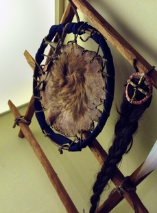 Indiánský skalp, který chce chce zpátky kmen Ojibwe.