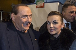 Berlusconi a jeho přítelkyně Francesca Pascale.
