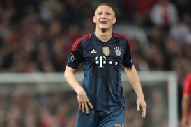 Bayernu bude chybět také záložník Bastien Schweinsteiger.