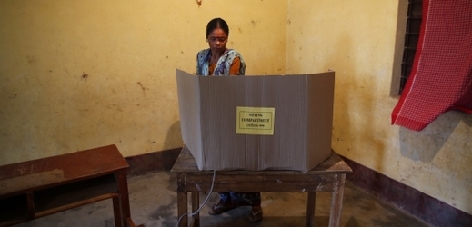 Volební místnost ve státě Tripura.
