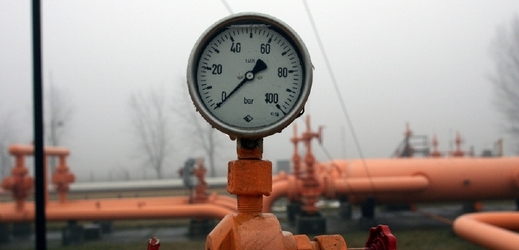 Šéf Naftogazu Jurij Prodan novinářům řekl, že firma zatím zásobníky neplní, protože nesouhlasí s prudkým zvýšením ceny za plyn.