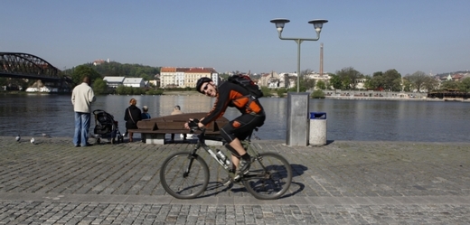 Pro cyklisty je na náplavce připraven bohatý program (ilustrační foto).
