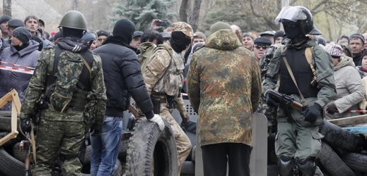 Proruští demonstranti ve městě Slavjansk.