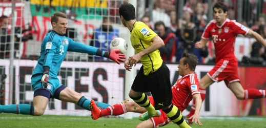 Henrikh Mkhitaryan skóruje proti Bayernu.