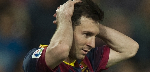 Zklamaný Messi nevěří vlastním očím.