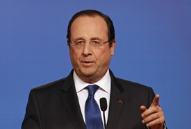 Prezident Hollande ztrácí popularitu.