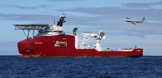 Australská pátrací loď Ocean Shield.