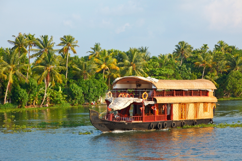 Plavba lagunami státu Kerala, Indie. (Foto: Shutterstock.com)