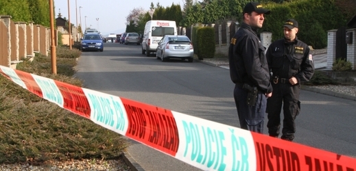 Dva mrtvé taxikáře našli policisté u silnice v pražské Uhříněvsi. Jedno z aut bylo nalezeno v pražské Lužické ulici (ilustrační foto).