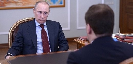 Putin (vlevo) a Medveděv - dělníci moci. 