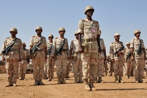 Saúdští vojáci u hranice s Jemenem.