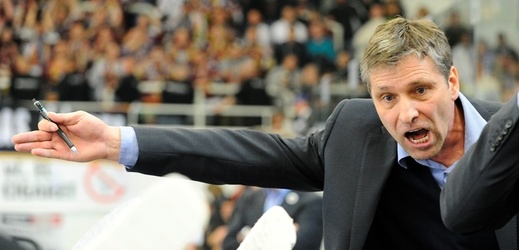 Trenér hokejové Sparty Josef Jandač měl před sezonou jediný cíl - dovést ambiciózní a v létě vydatně posílený tým k mistrovskému titulu.