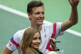 Tomáš Berdych s přítelkyní Ester Sátorovou.