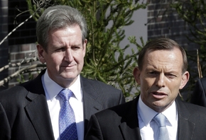 Barry O'Farrell (vlevo) a australský premiér Tony Abbott.
