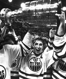 Wayne Gretzky vyhrál čtyři Stanley Cupy. Všechny v barvách Los Angeles Kings.