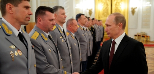 Ruský prezident Vladimir Putin během ceremonie v Kremlu.