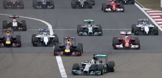 Velkou cenu Číny ovládl Brit Lewis Hamilton.