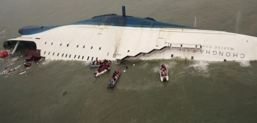 Při potopení trajektu zahynulo nejspíš několik stovek pasažérů.
