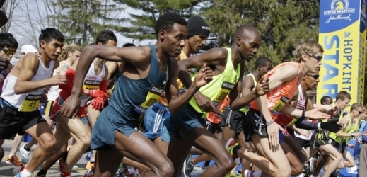 Maraton v Bostonu vyhráli Američan Meb Keflezighi a Keňanka Rita Jeptoová.