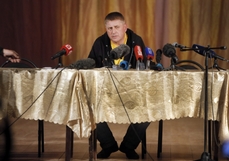 Vjačeslav Ponomarjov na tiskové konferenci.