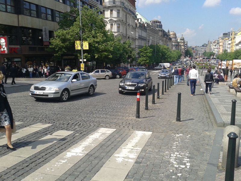 Taxikáři po pohřbu uctili památku zavražděného společnou jízdou po Václavském náměstí.