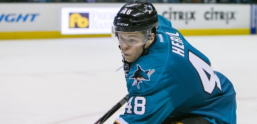 Tomáš Hertl se vrátil do dresu Sharks a užívá si play-off.