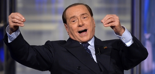Berlusconi bude dál pokračovat v politické kariéře.