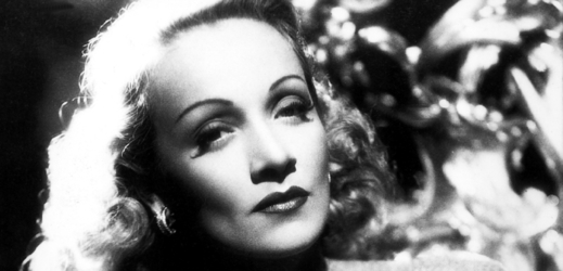 Nikdo nedokázal zazpívat píseň "Řekni, kde ty kytky jsou" tak skvěla jako M. Dietrichová. 
