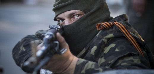 Proruští separatisté nadále hájí pozice ve Slavjansku.