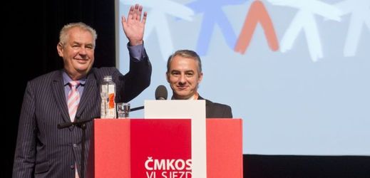Prezident Miloš Zeman s novým šéfem ČMKOS Jiřím Středulou.