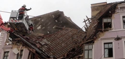 Sobotní výbuch vážně poškodil jeden z domů na proslulé vídeňské nákupní třídě Mariahilfer Strasse.