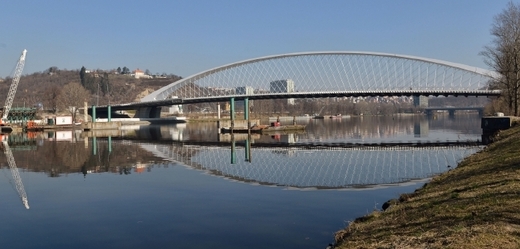 Metrostav chce od Prahy miliardu i za Trojský most.