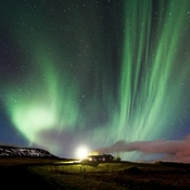 Polární záře v horách na východě Islandu.