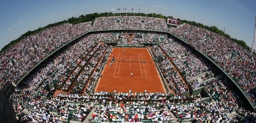 Semifinále Davisova poháru mezi francouzskými a českými tenisty bude v září hostit pařížský areál Rolanda Garrose, tradiční dějiště antukového grandslamu. 