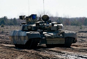 Ukrajinský tank T-84 Oplot.