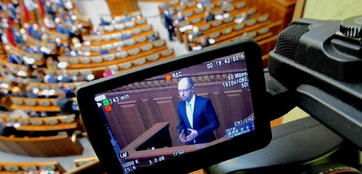 Prezident Turčynov informuje parlament o vývoji situace na jihovýchodě Ukrajiny.