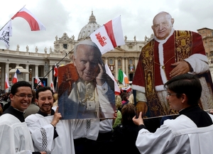 Dva v jednom. Minulý víkend kanonizoval papež hned dva své předchůdce.