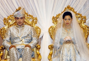 Sultán s jednou ze svých manželek.