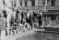 Pražské povstání na konci války definitivně ukončil příjezd Rudé armády, na snímku barikáda na pražském Letenském náměstí.