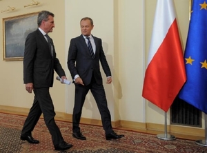 Eurokomisař Oettinger a polský premiér Tusk.
