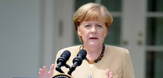 Angela Merkelová pohrozila Rusku dalšími sankcemi. Podle Obamy mohou zasáhnout celá průmyslová odvětví.