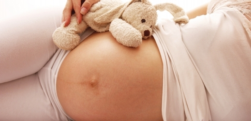Porodnice v Hradci Králové přišla s novou metodou, která dává naději všem ženám ohroženým předčasným porodem (ilustrační foto).