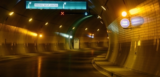 Pohled do pražského tunelu Blanka.