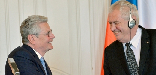 Joachim Gauck a Miloš Zeman (vpravo).