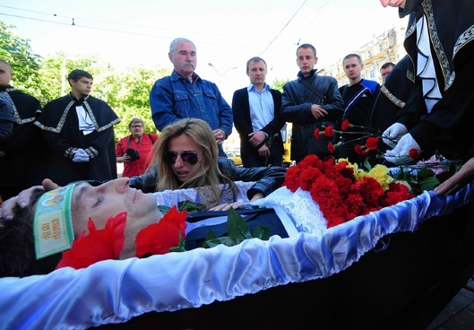 Pohřby obětí tragédie v Oděse.