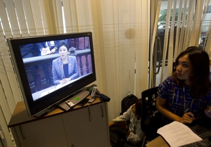 Thajci sledují drama kolem premiérky.