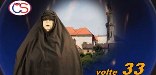 Jana Volfová v antiislámském předvolebním klipu.